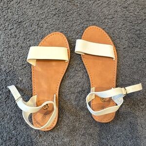 ✨Women's Tan Sandals with White Straps✨